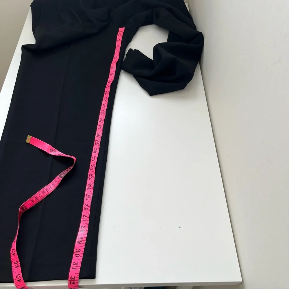 Aritzia The Effortless Pant - Picture 13 of 13